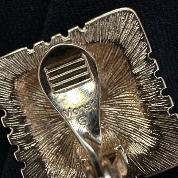 Vintage Bundle of SINGLE Earrings Signed Monet/Trifari (14) - Picture 6 of 7